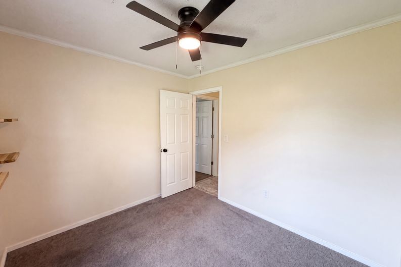 Photo 11 of 18 of 218 Persimmon Cir, Goose Creek, SC