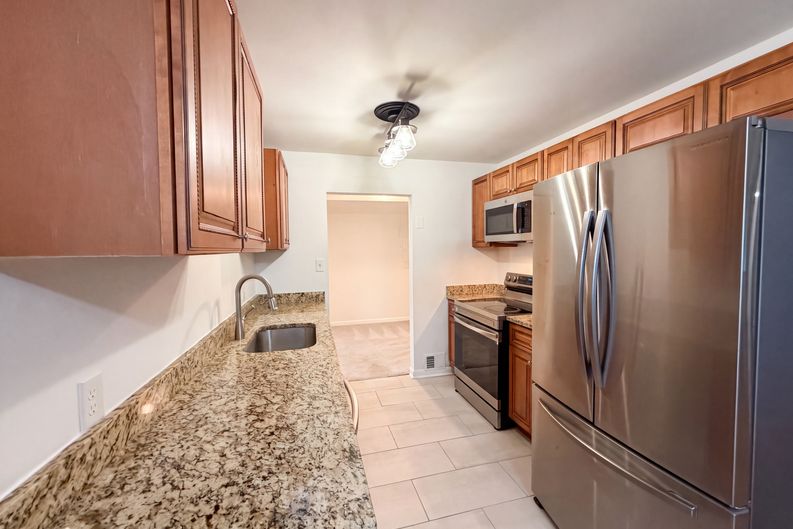 Photo 15 of 32 of 13512 Fitzhugh Ln, Woodbridge, VA