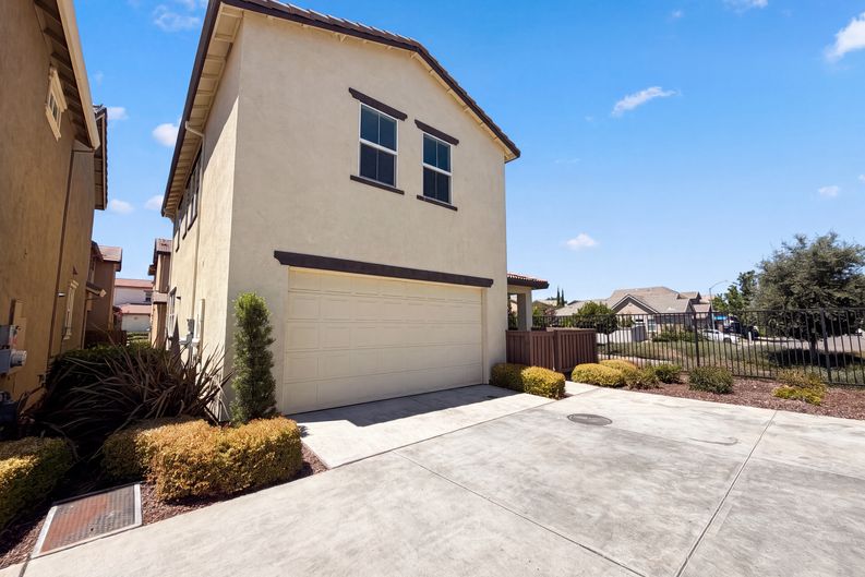 Photo 5 of 30 of 10801 Portico Cir, Rancho Cordova, CA