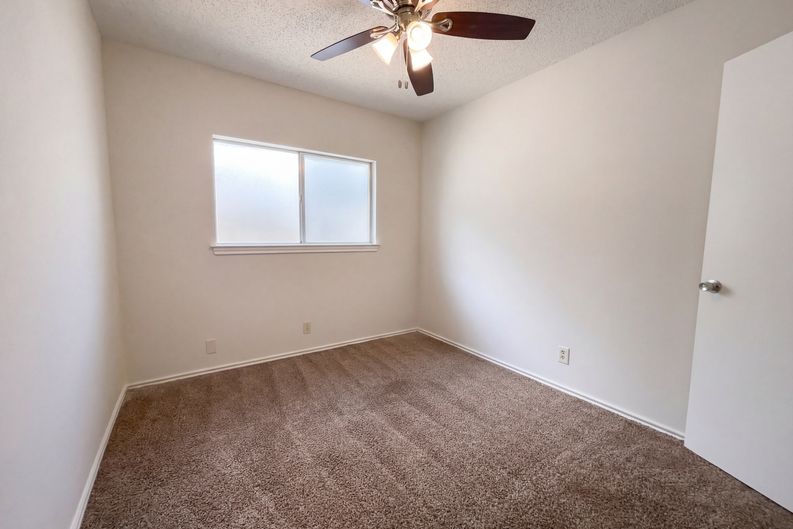 Photo 4 of 16 of 3741 Candlebluff Dr, San Antonio, TX