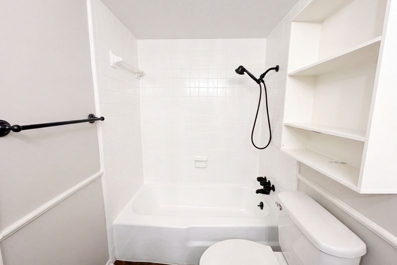 Photo 16 of 22 of 1618 Woodcrest Ln, Carrollton, TX