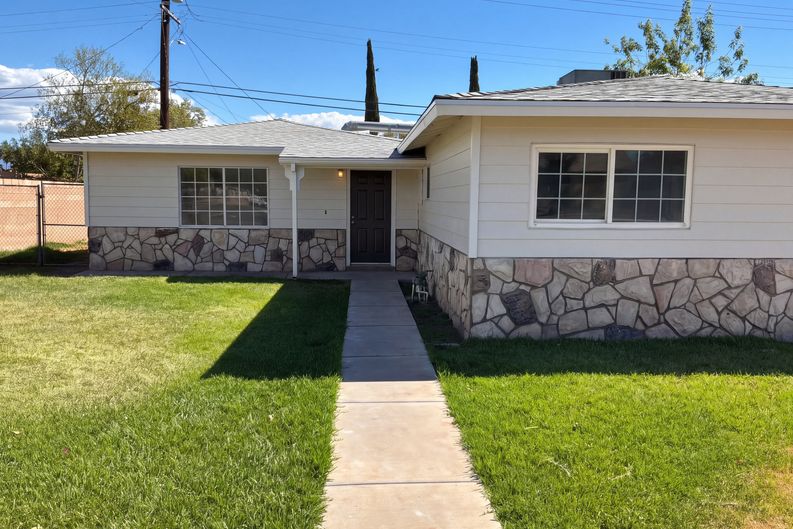 Photo 22 of 24 of 695 N Pepper Ave, Rialto, CA