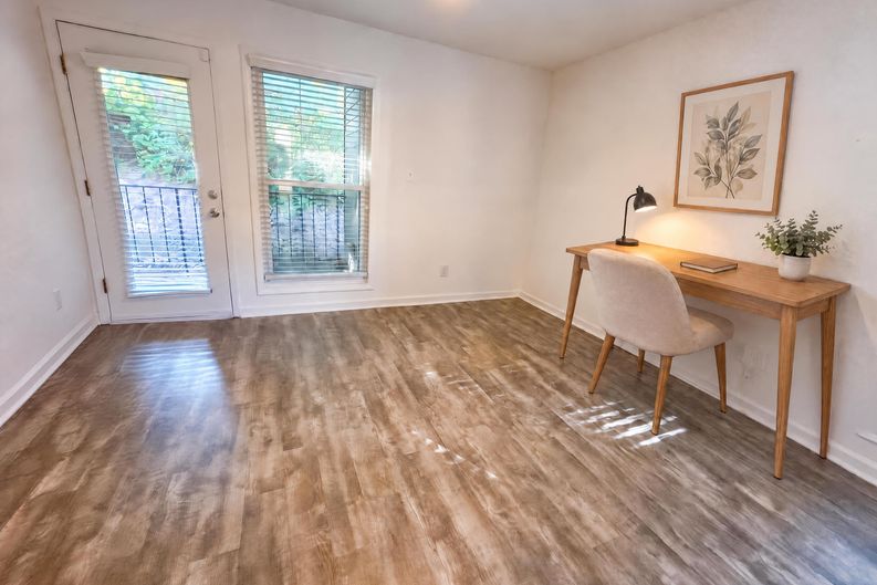 Photo 10 of 19 of 1113 Lake Pointe Cir, Roswell, GA