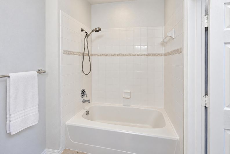 Photo 8 of 21 of 2334 Grand Central Pkwy, Orlando, FL