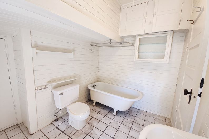 Photo 13 of 29 of 1011 Almaden St, Eugene, OR