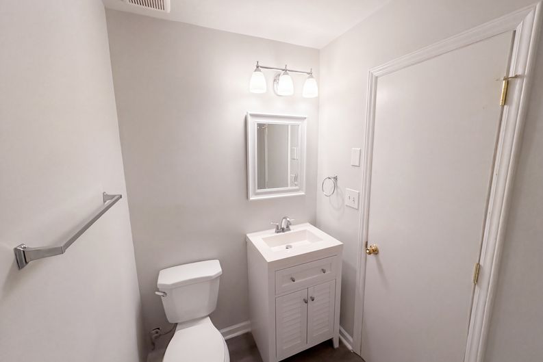 Photo 9 of 24 of 6531 Rosecran Dr, Charlotte, NC