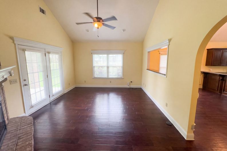 Photo 8 of 20 of 109 Corene Ave, Glennville, GA