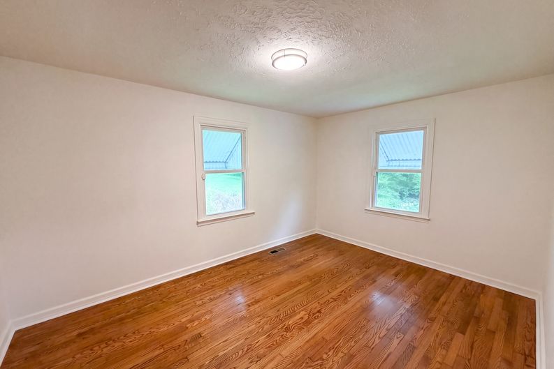 Photo 4 of 29 of 119 Old State Cir, Powell, TN