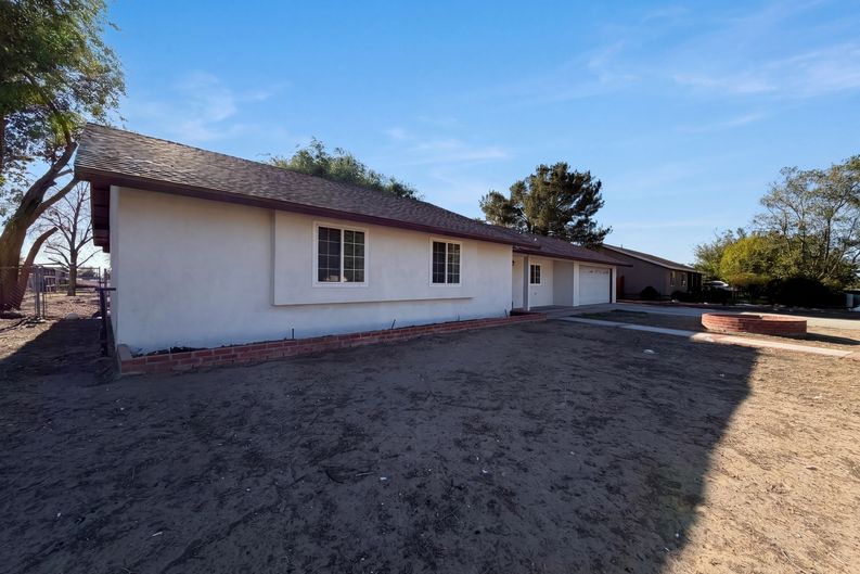 Photo 17 of 21 of 40733 176th St E, Lancaster, CA