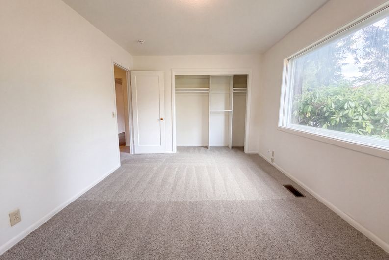 Photo 9 of 15 of 11500 SE Hawthorne St, Portland, OR