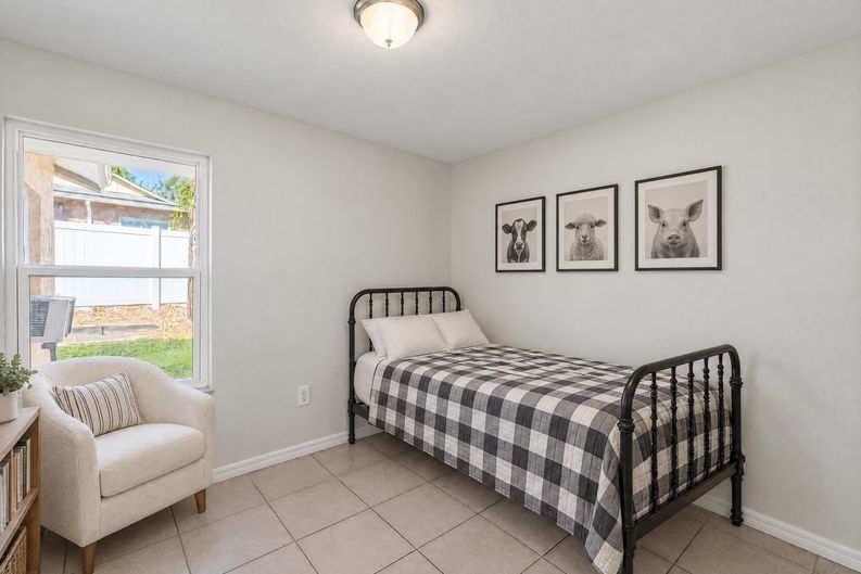 Photo 11 of 17 of 7606 Leon Ave, Temple Terrace, FL