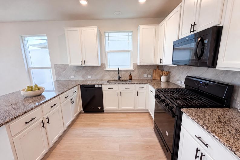 Photo 15 of 19 of 252 Sage Derby Dr, Hutto, TX