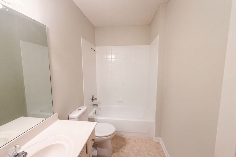 Photo 17 of 25 of 7825 W 143rd Pl, Overland Park, KS