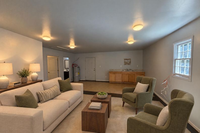 Photo 17 of 25 of 4614 Hickory Grove Rd, Mount Holly, NC