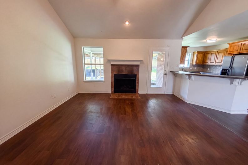 Photo 3 of 18 of 11239 Twin Spires Dr, Flint, TX