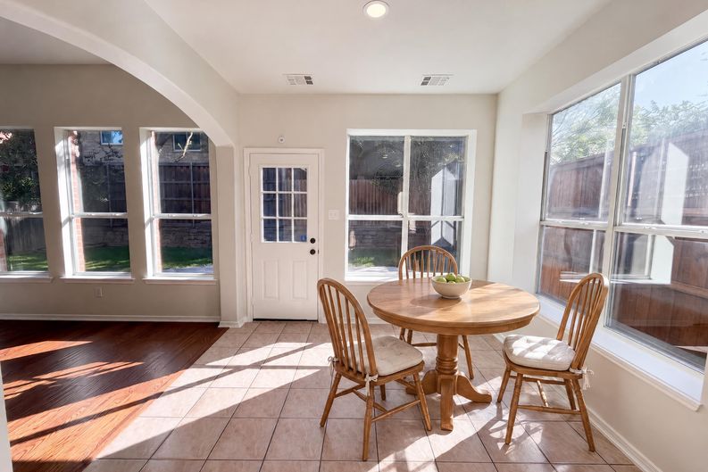 Photo 11 of 31 of 6208 Branchwood Trl, Flower Mound, TX