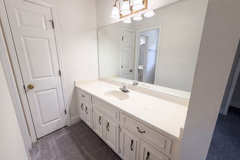 Photo 14 of 29 of 4379 Inns Brook Dr, Snellville, GA