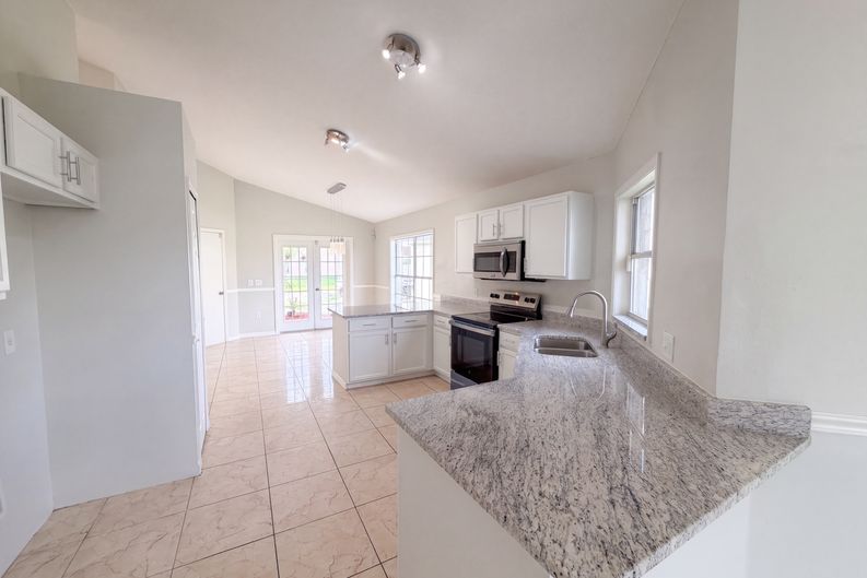 Photo 13 of 38 of 225 Southbridge Cir, Kissimmee, FL