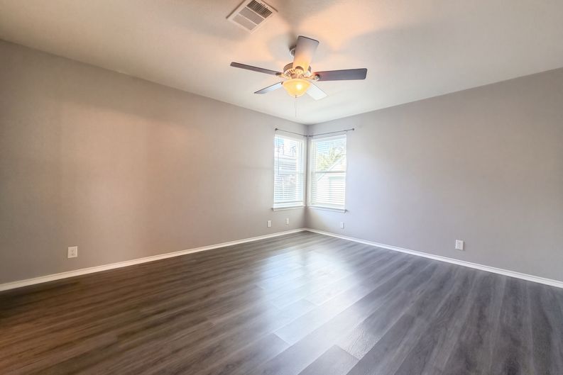 Photo 3 of 22 of 2535 Fayette Dr, New Braunfels, TX
