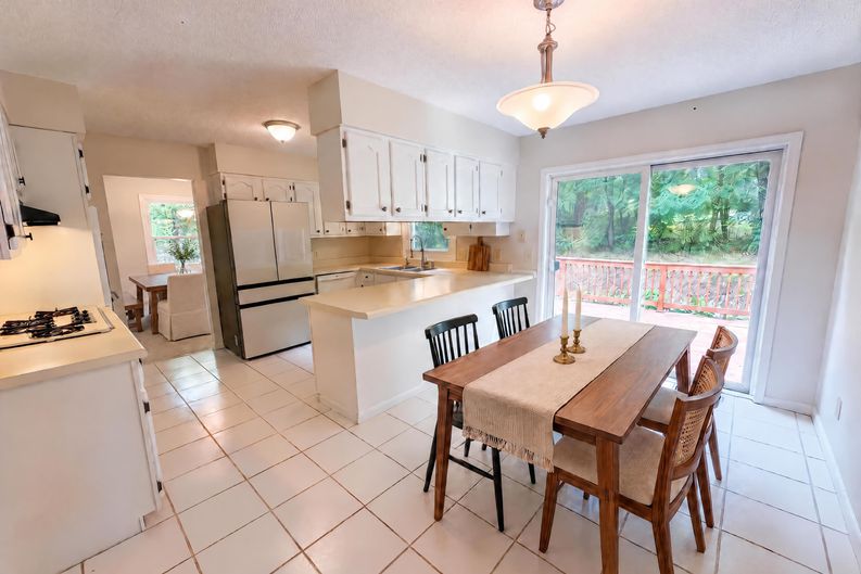 Photo 9 of 32 of 2509 Oakwood Dr, Burnsville, MN