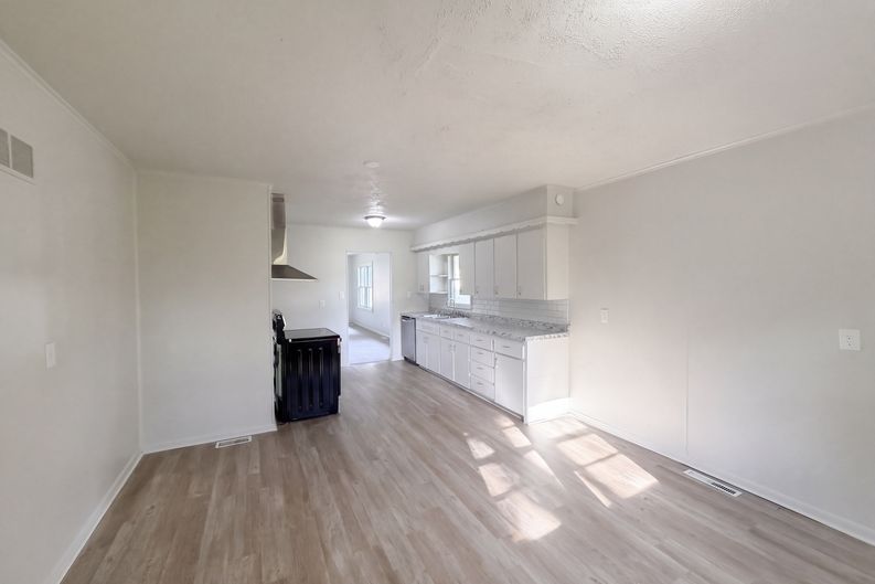Photo 6 of 15 of 801 N Delaware St, Butler, MO