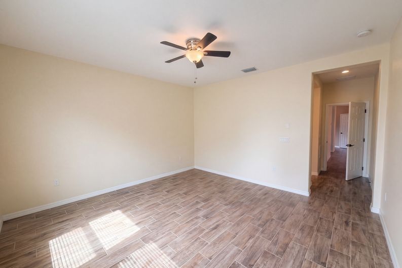 Photo 15 of 25 of 394 Alcove Dr, Groveland, FL