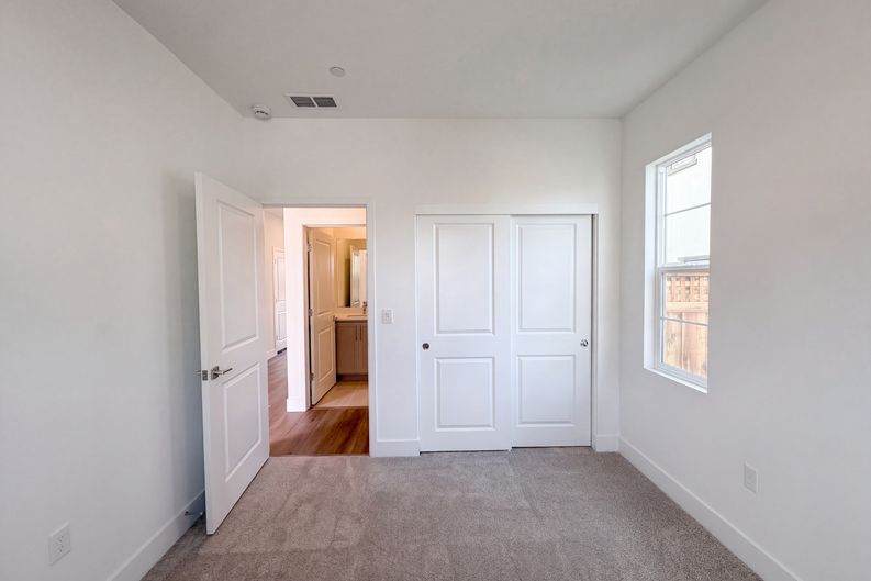 Photo 7 of 21 of 16207 Sculptor Ave, Lathrop, CA