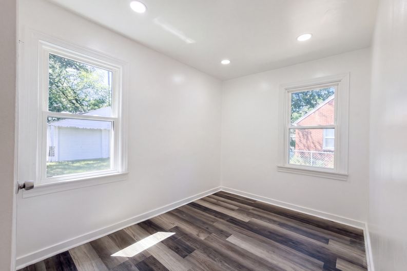 Photo 4 of 19 of 23089 Brittany Ave, Eastpointe, MI