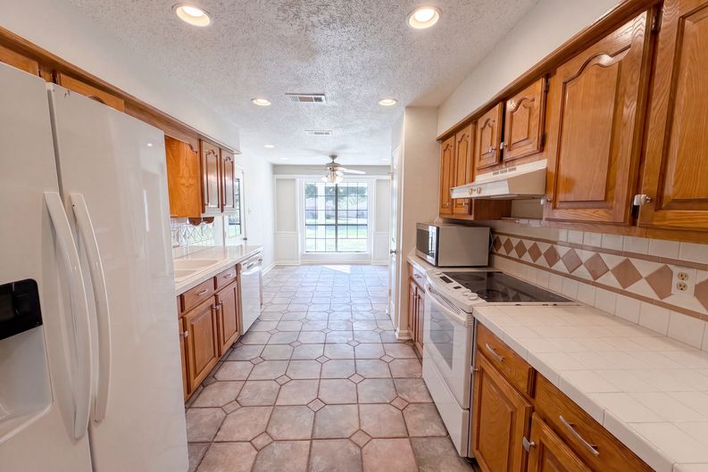 Photo 7 of 22 of 203 Frost Creek Ave, Groesbeck, TX
