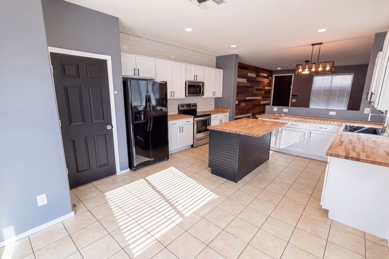 Photo 8 of 27 of 18175 W Carlota Ln, Surprise, AZ