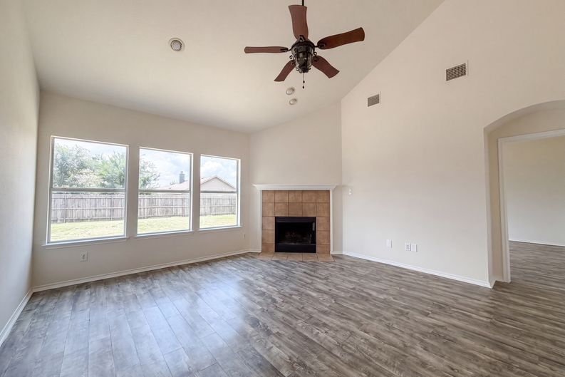 Photo 3 of 16 of 8608 Sagebrush Trl, Crossroads, TX