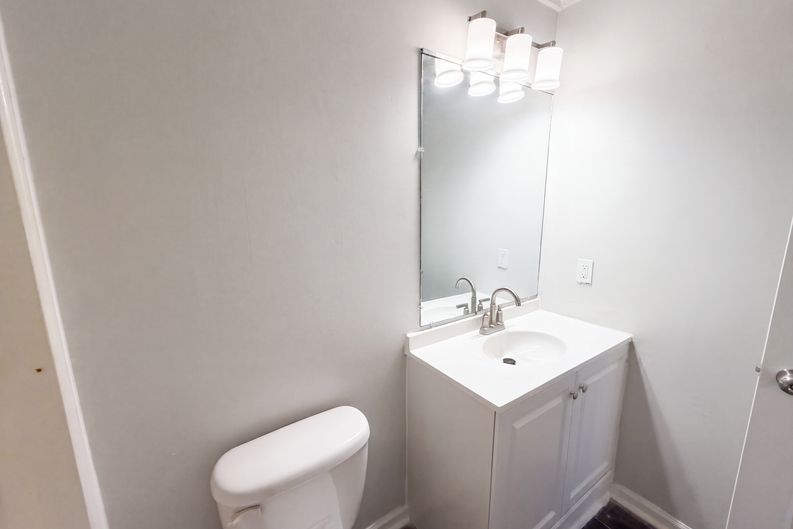 Photo 11 of 25 of 4614 Hickory Grove Rd, Mount Holly, NC