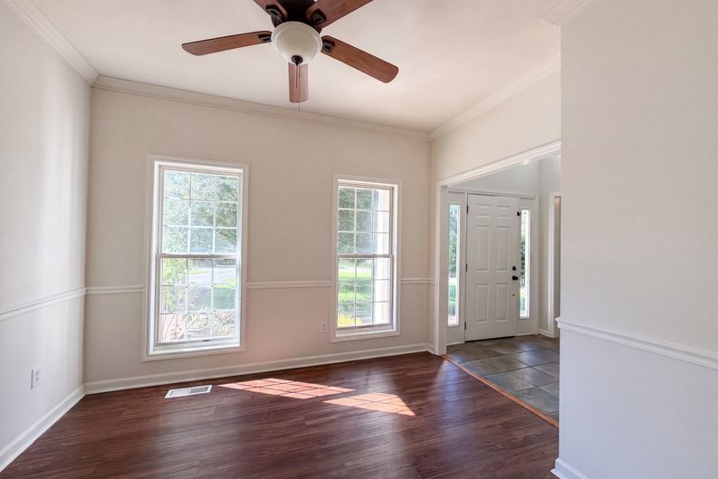 Photo 7 of 28 of 2120 Spring Lake Dr, Spring Hill, TN