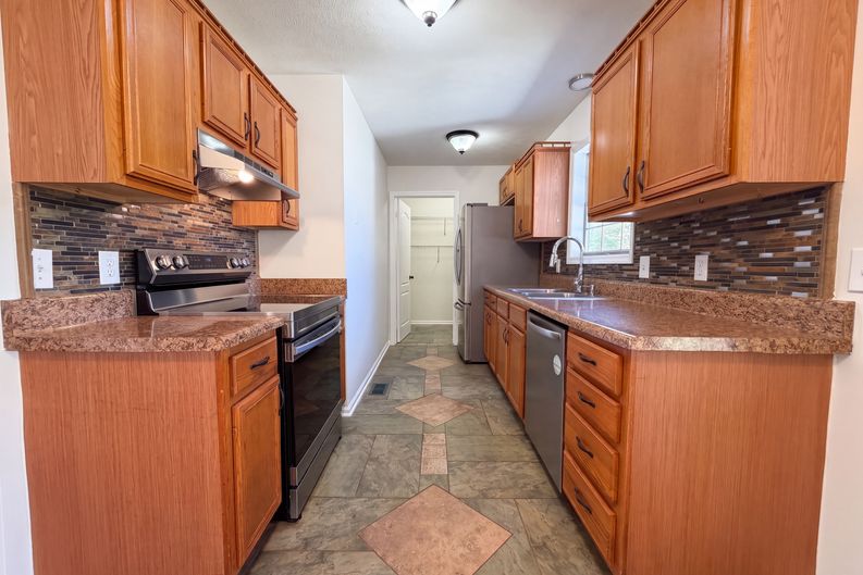 Photo 6 of 26 of 1037 Shadowbrook Dr, Greenbrier, TN