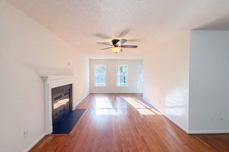 Photo 3 of 19 of 3888 Courtland Cir, Thomasville, NC