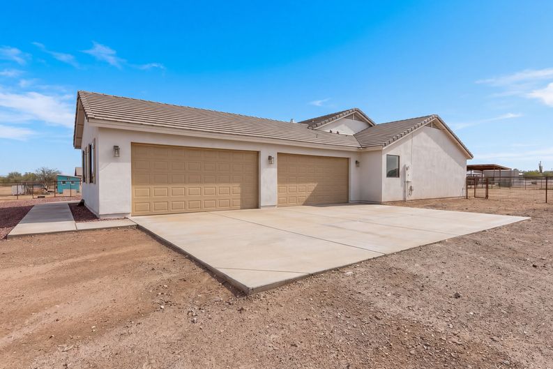 Photo 15 of 17 of 3229 W Silverdale Rd, San Tan Valley, AZ