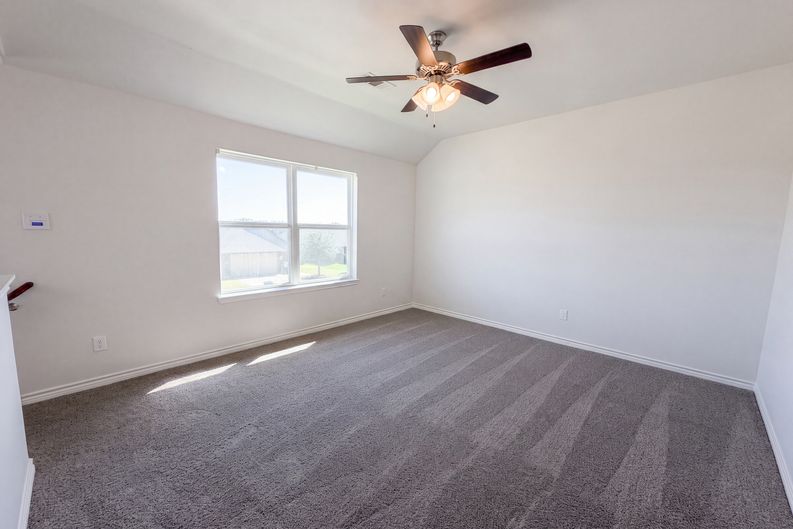 Photo 13 of 21 of 1713 Blue Jay Dr, Ennis, TX