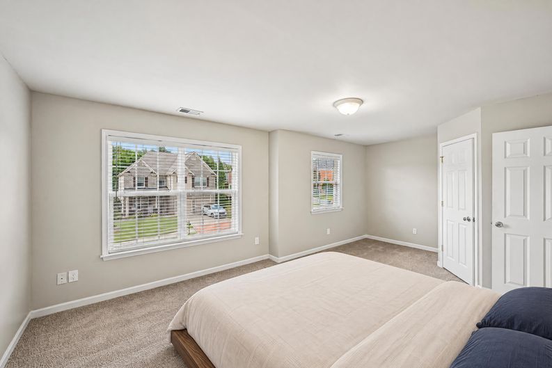 Photo 5 of 46 of 4865 Silver Leaf Dr, Cumming, GA