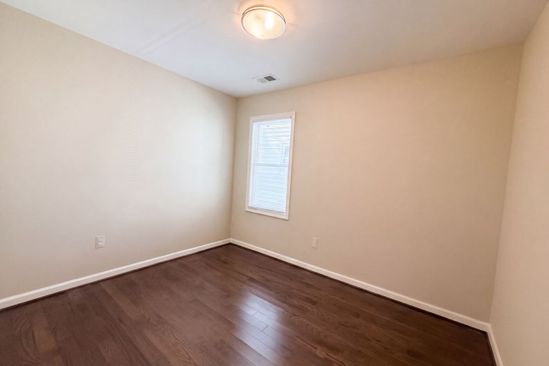 Photo 12 of 38 of 20919 Hollywood St, Harper Woods, MI