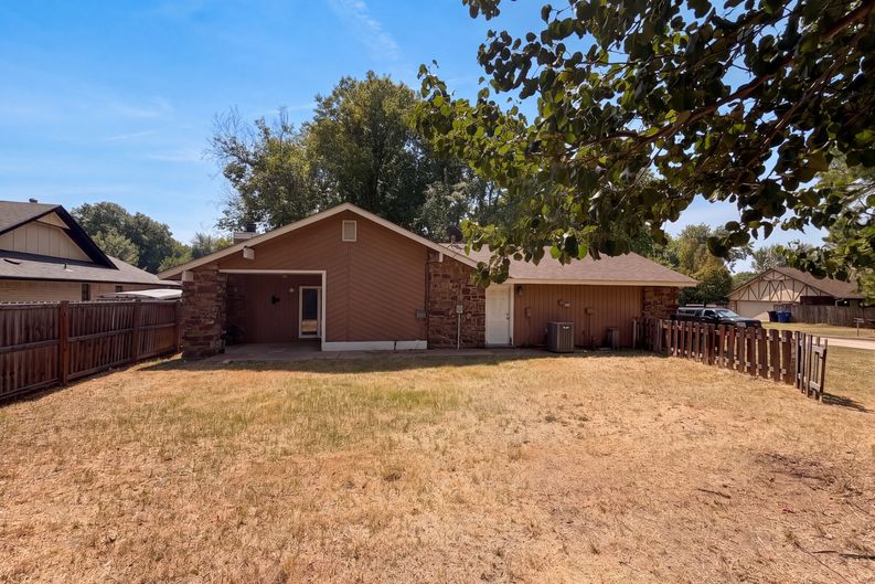 Photo 17 of 21 of 1409 S Walnut Ave, Broken Arrow, OK