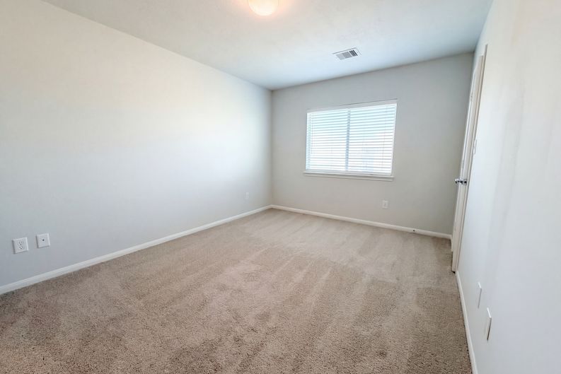 Photo 16 of 24 of 26306 Fox Ridge Ln, Katy, TX