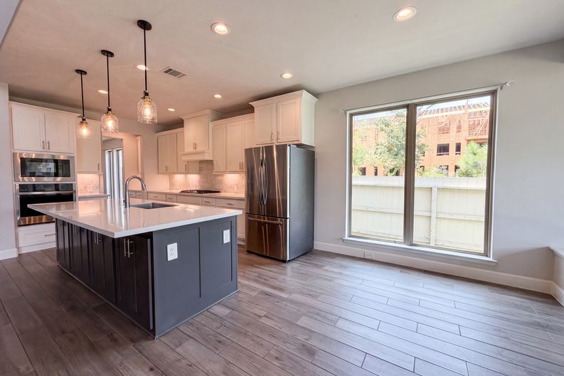 Photo 7 of 29 of 15418 Legacy Park Way, Pinehurst, TX