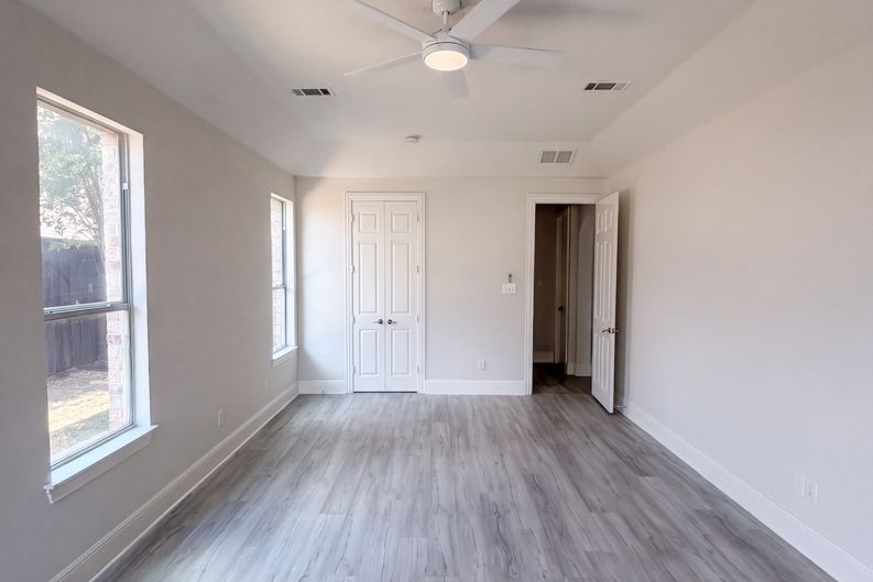 Photo 4 of 26 of 2716 Dearborn Ln, Frisco, TX