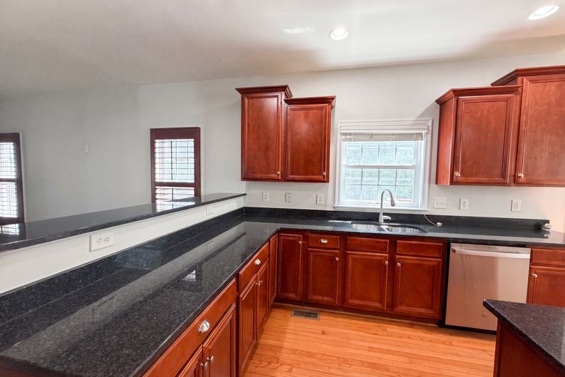 Photo 9 of 26 of 14725 Grand Forest Ct, South Chesterfield, VA