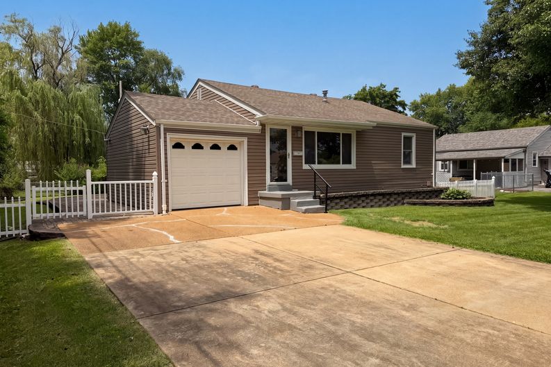 Photo 15 of 18 of 1 Winstead Pl, Florissant, MO