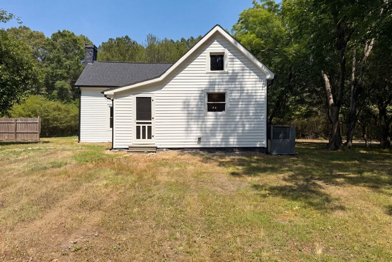 Photo 5 of 17 of 571 Winston St, Franklinton, NC