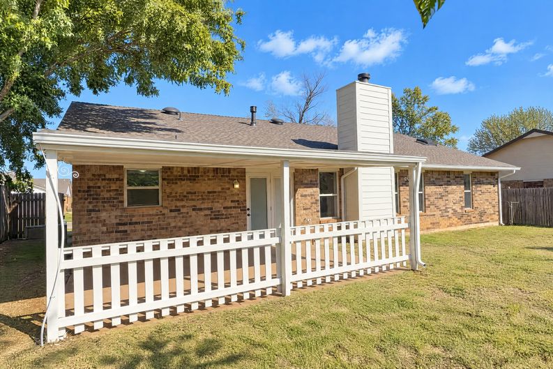Photo 25 of 33 of 2120 Lazy Brook Trl, Edmond, OK