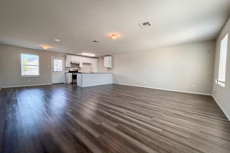 Photo 8 of 17 of 210 Expedition Way, San Antonio, TX