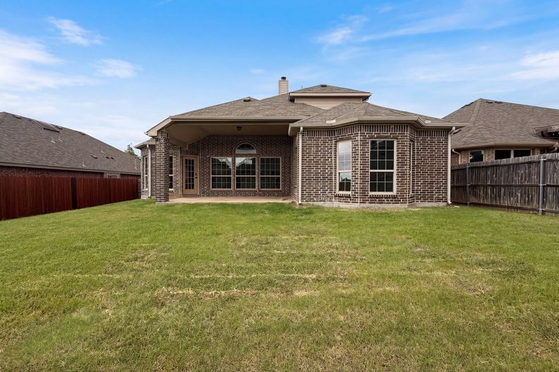 Photo 5 of 17 of 1421 Caruth Ln, Celina, TX