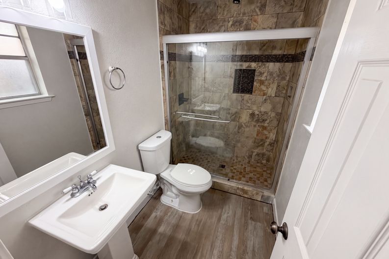 Photo 13 of 21 of 912 S 23rd St, Nederland, TX